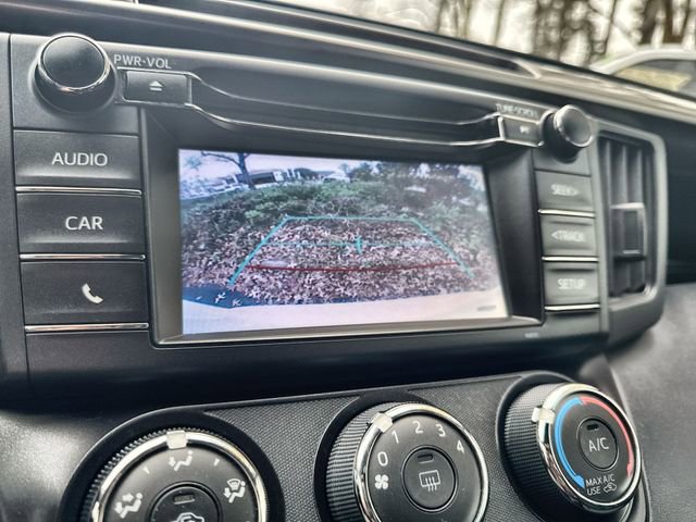 Used 2018 Toyota RAV4 LE image 25