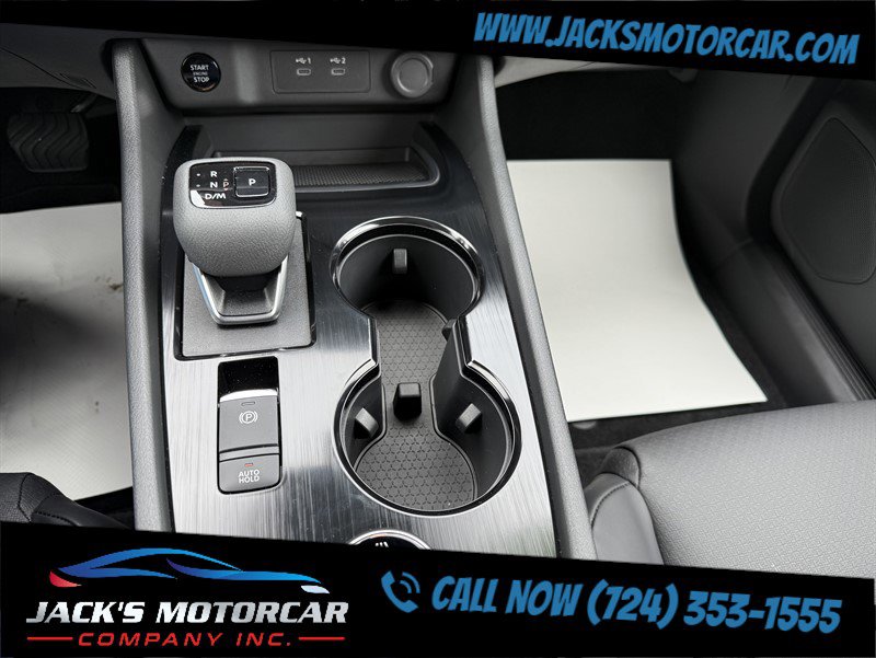 Used 2025 Nissan Rogue SV w/ SV Premium Package image 32