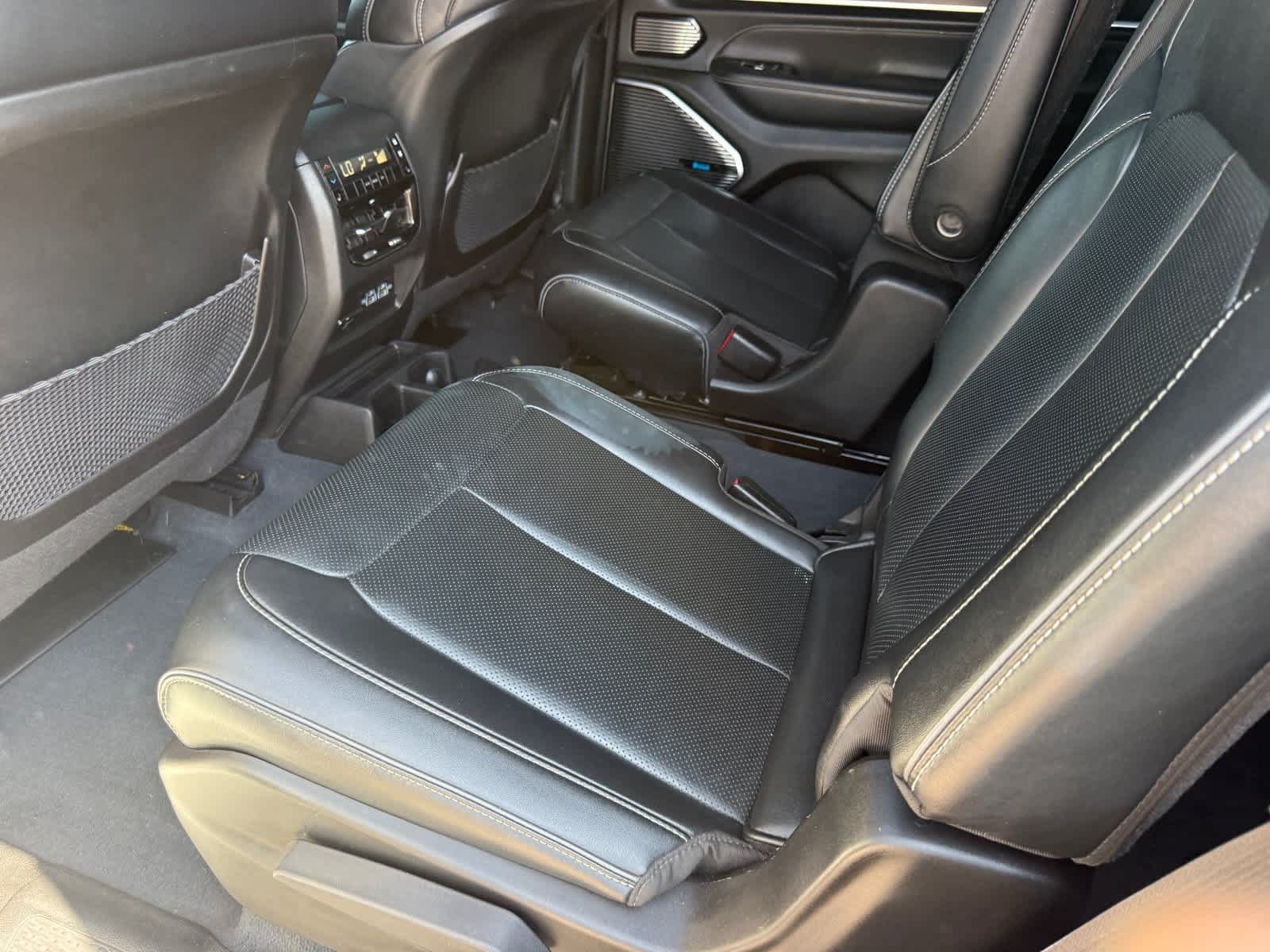 Used 2023 Jeep Grand Cherokee L Overland AWD/4WD image 26