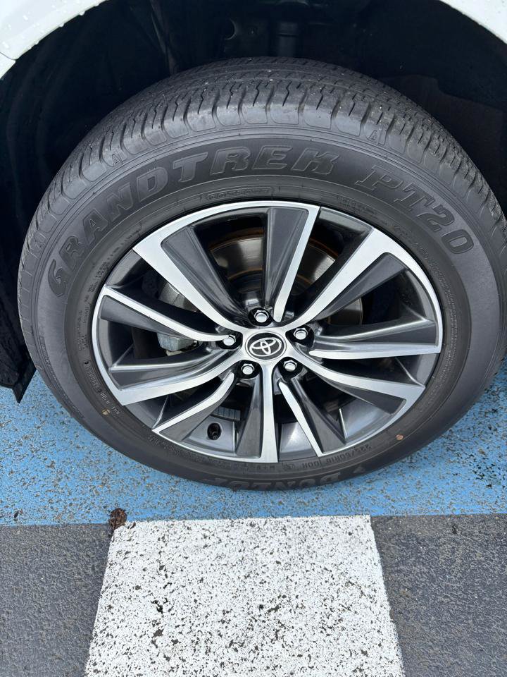 Used 2021 Toyota Venza LE AWD/4WD image 31