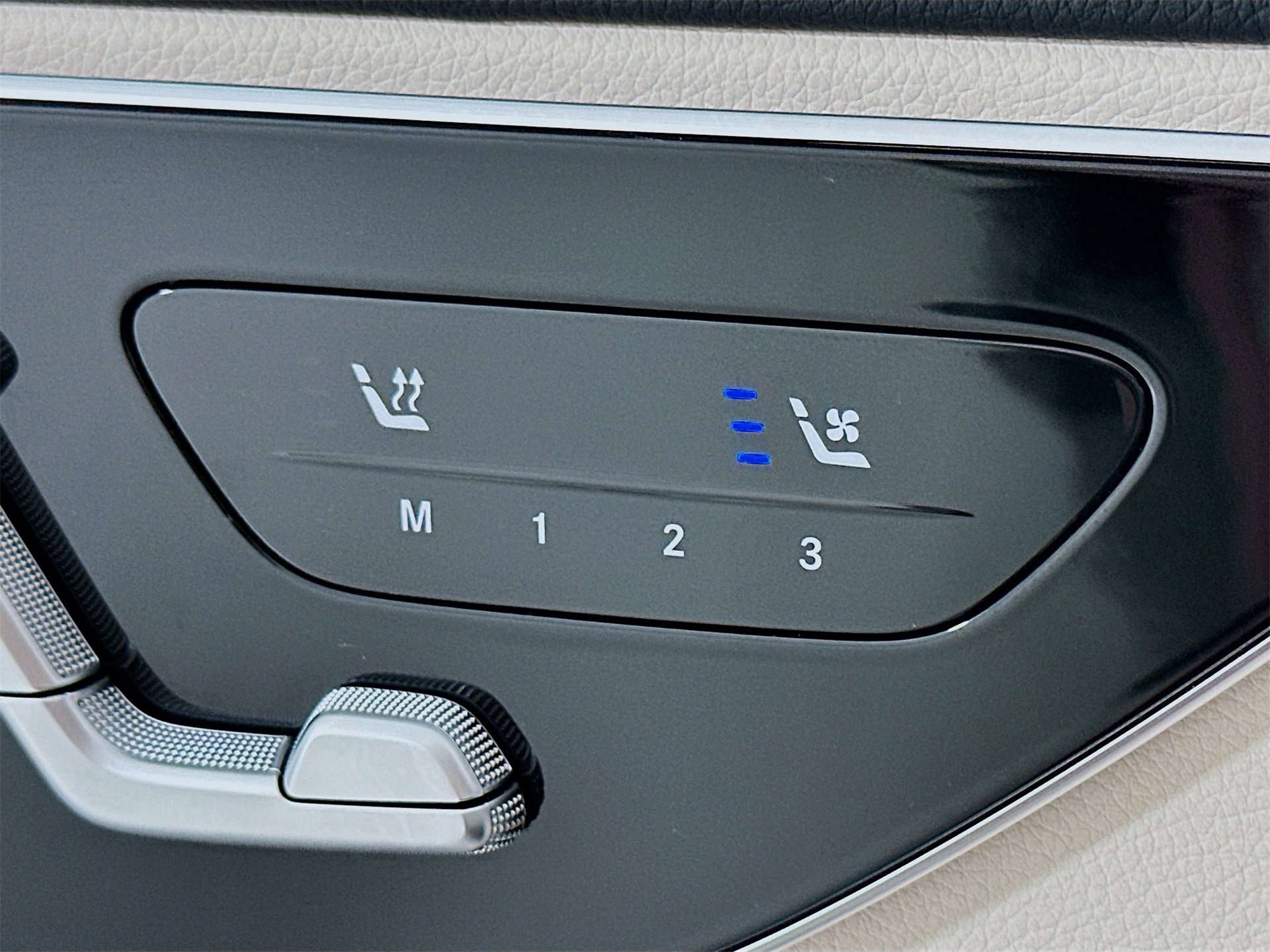 Used 2025 Mercedes-Benz C 300 Sedan image 22