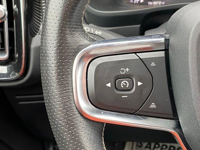Used 2021 Volvo XC40 T5 R-Design w/ Advanced Package image 31