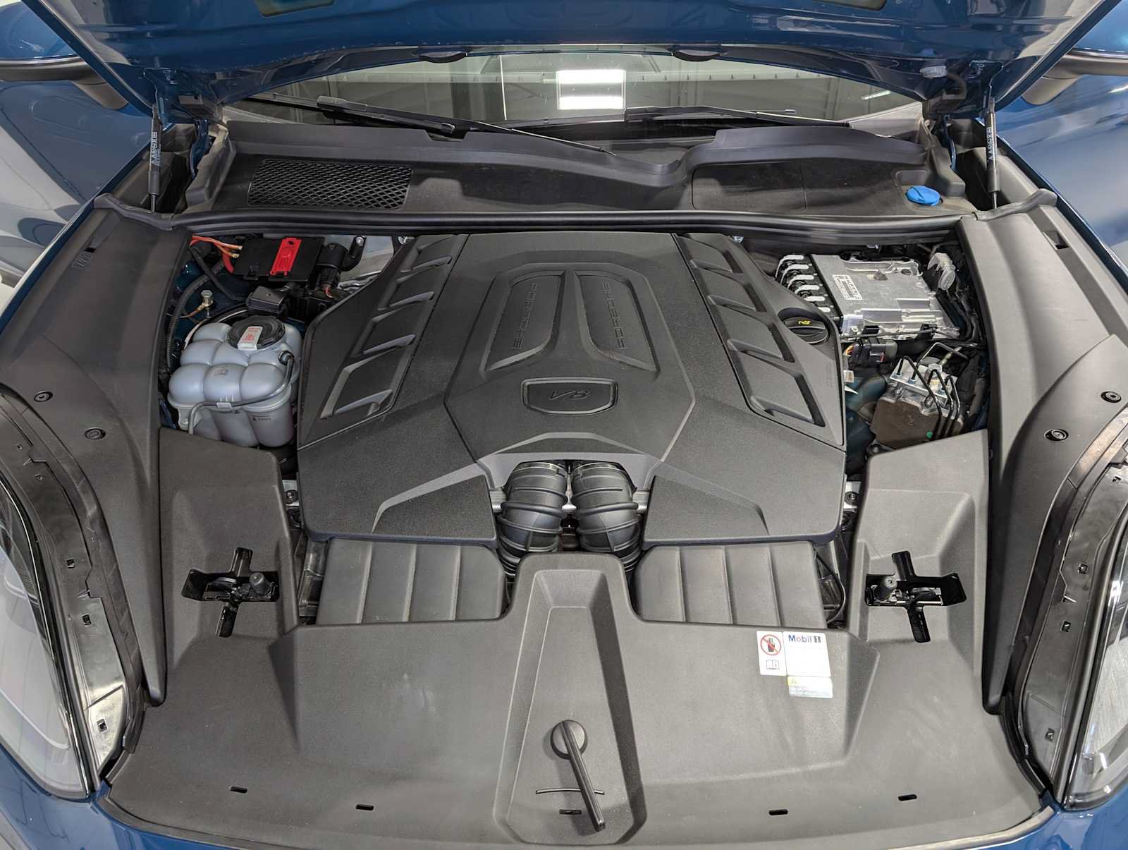 Used 2024 Porsche Cayenne S AWD/4WD image 11