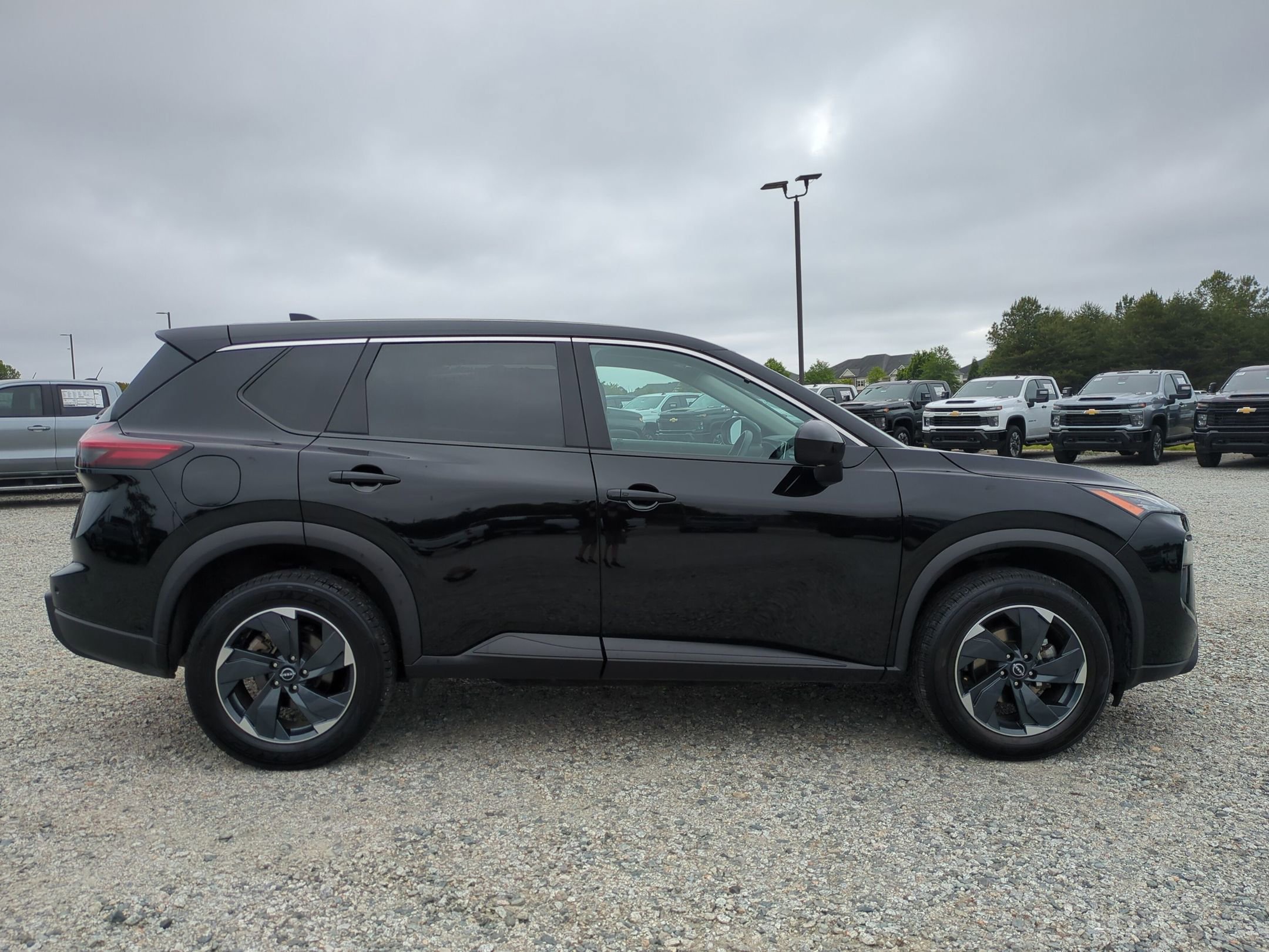 Used 2024 Nissan Rogue SV AWD/4WD image 11