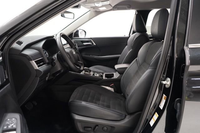 Used 2024 Mitsubishi Outlander SE image 14