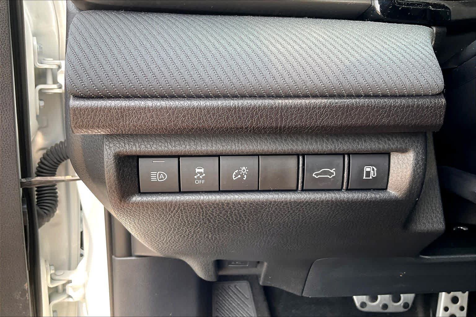 Used 2025 Toyota Camry SE FWD image 34