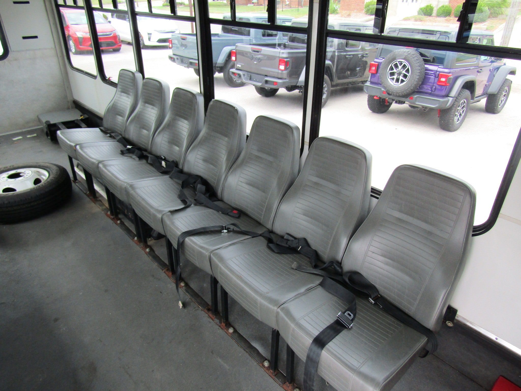 Used 2012 Ford E-450 and Econoline 450 Super Duty w/ Shuttle Bus Prep Pkg RWD image 11