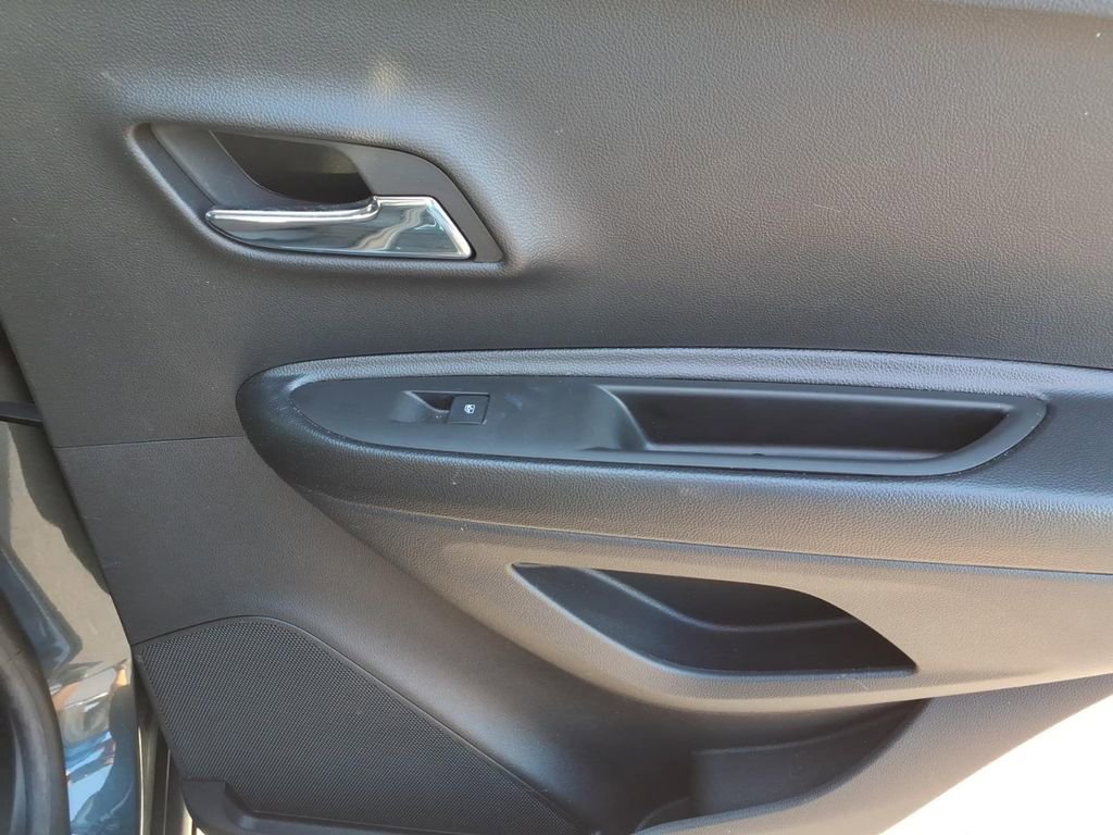 Used 2022 Chevrolet Trax LS w/ Tint and Cruise Package image 11