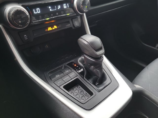 Used 2024 Toyota RAV4 XLE w/ Convenience Package FWD image 22