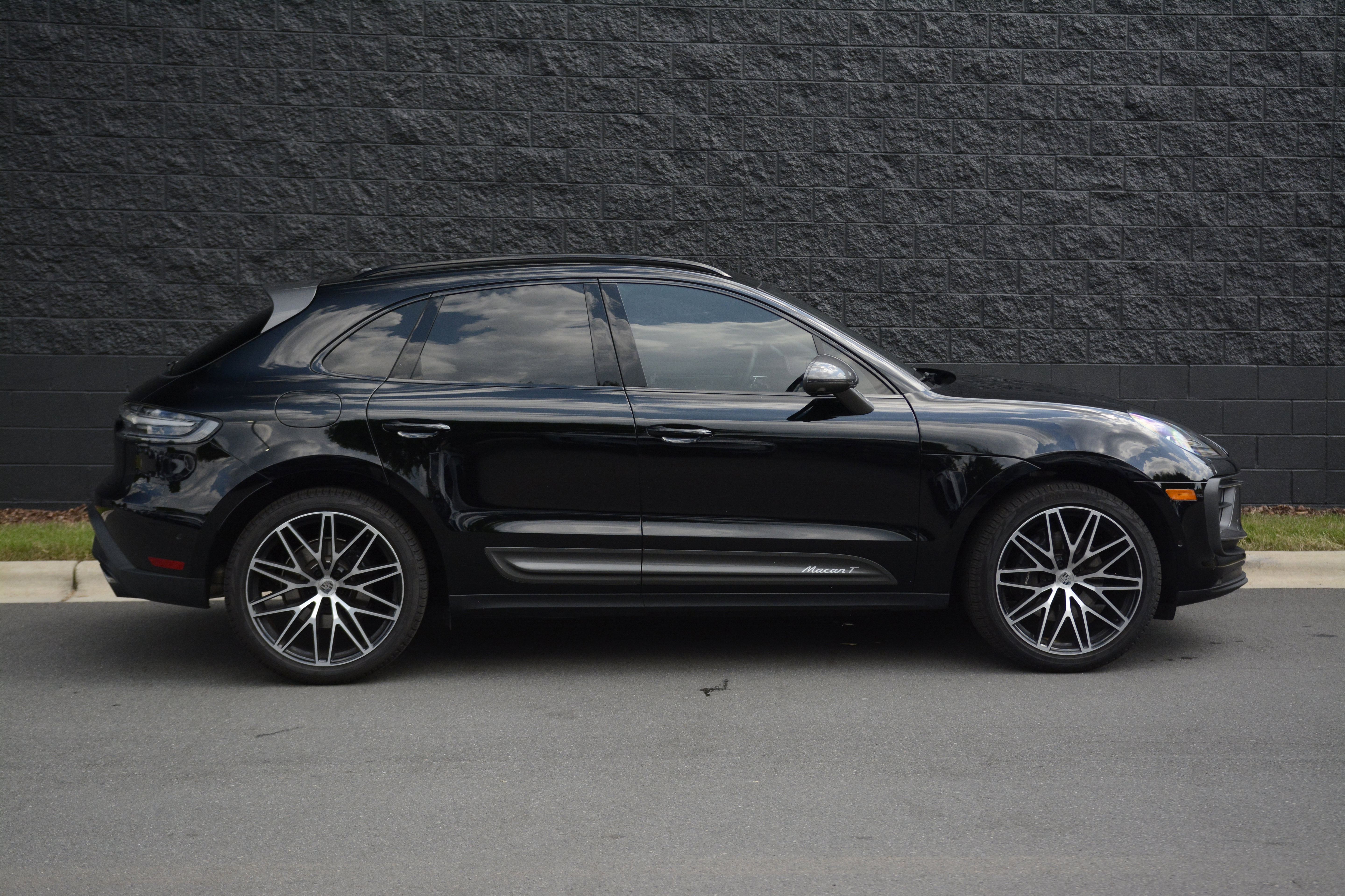 Certified 2026 Porsche Macan Turbo AWD/4WD image 8