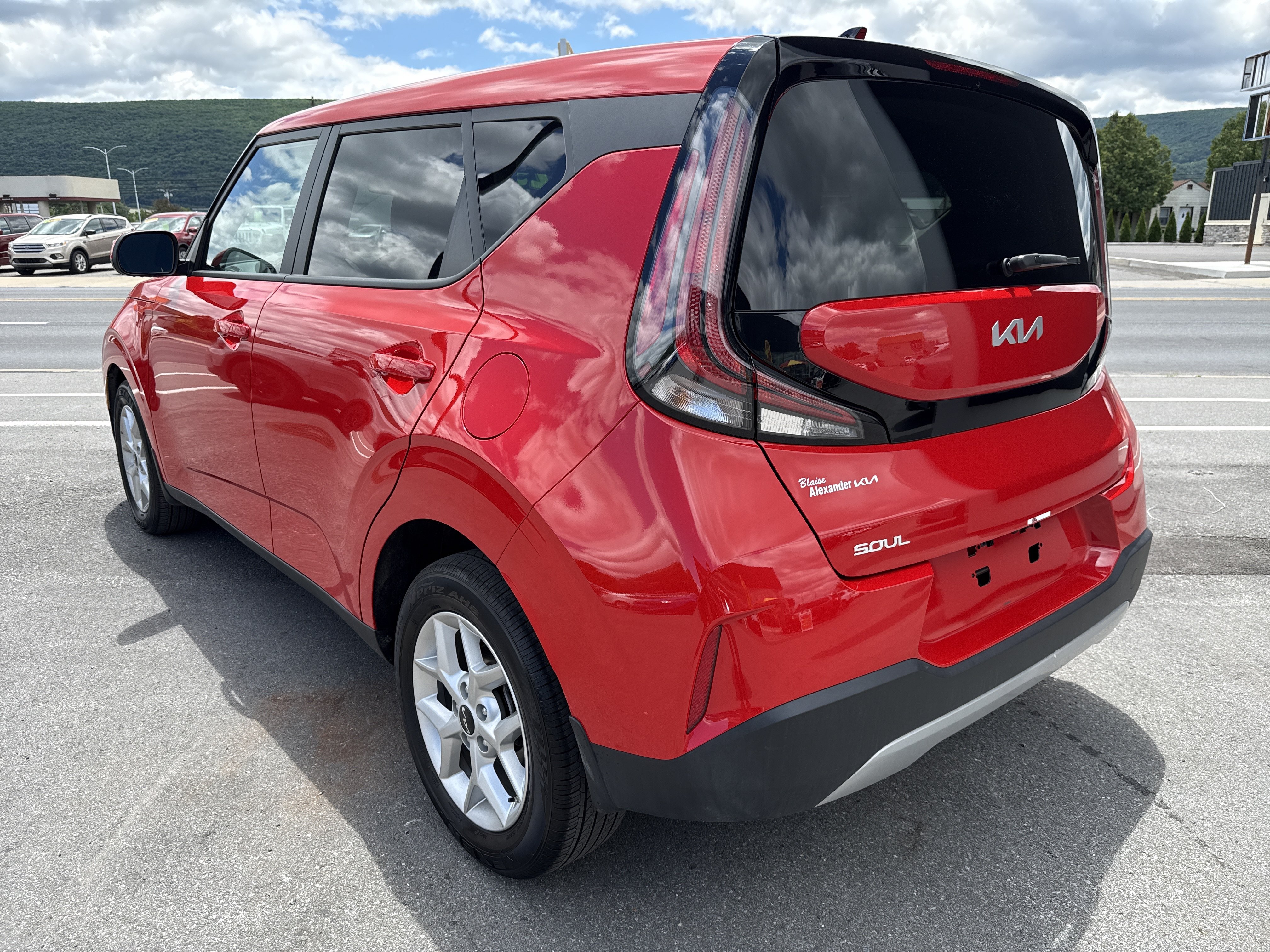 Certified 2025 Kia Soul LX w/ LX Technology Package FWD image 6