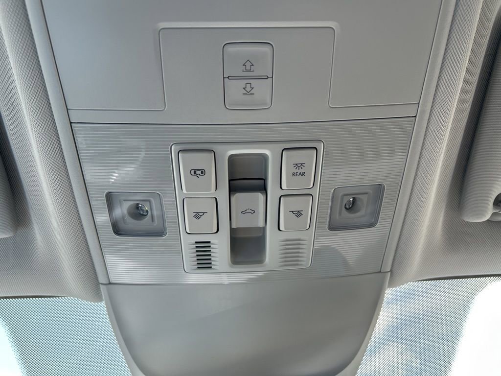 Used 2025 Volkswagen Taos SE image 35