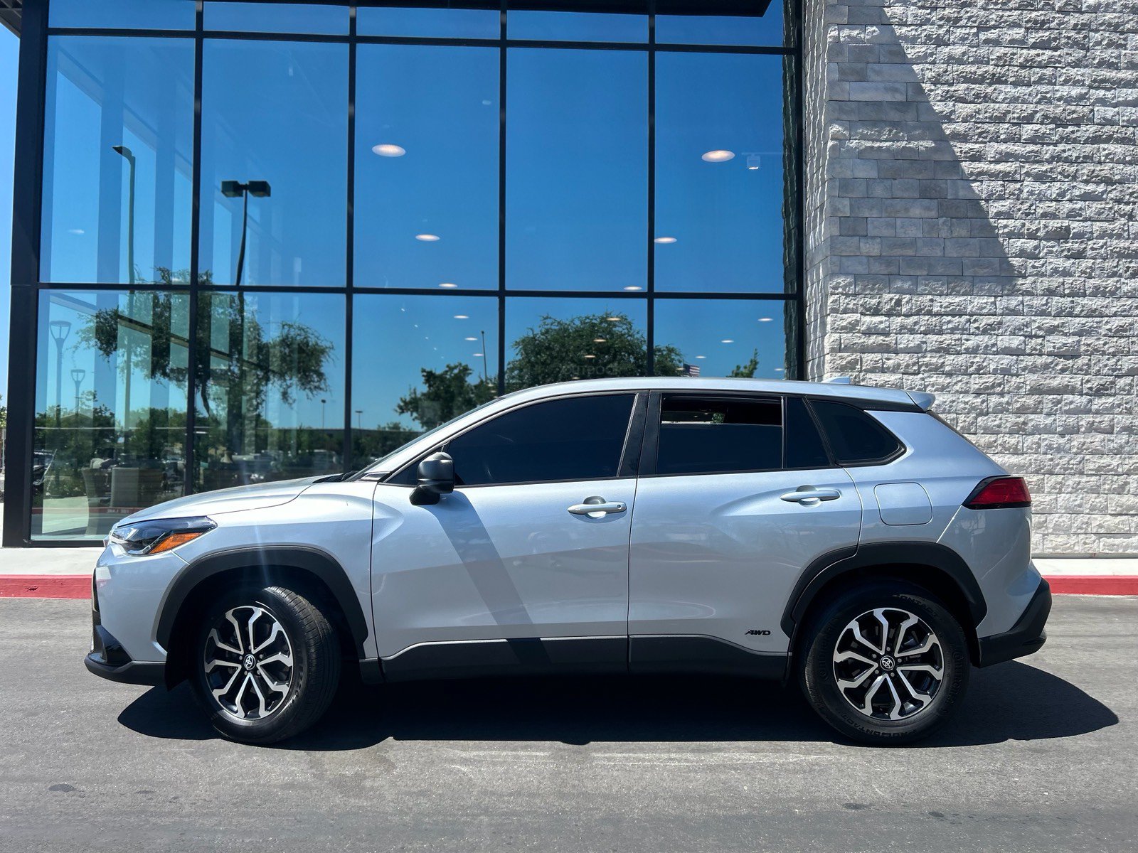 Used 2024 Toyota Corolla Cross AWD Hybrid image 2