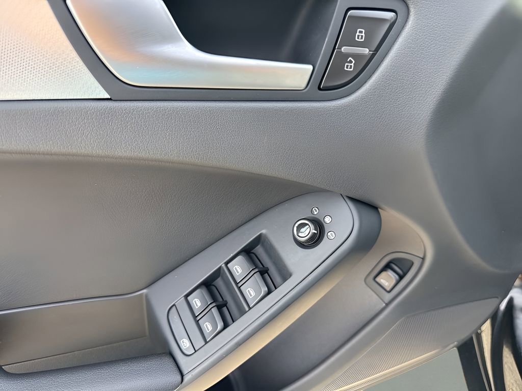 Used 2010 Audi A4 2.0T Premium image 23