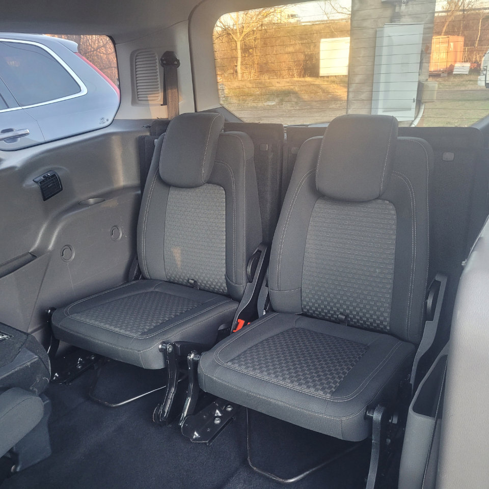 Used 2021 Ford Transit Connect XLT image 34