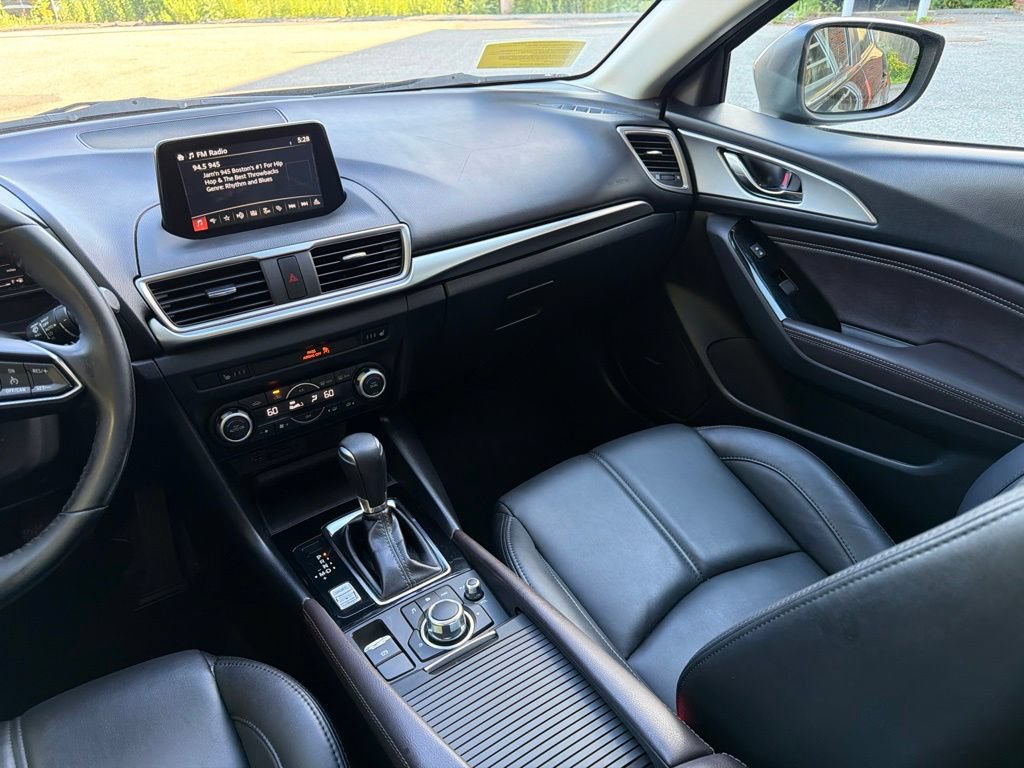 Used 2018 MAZDA MAZDA3 Touring FWD image 26
