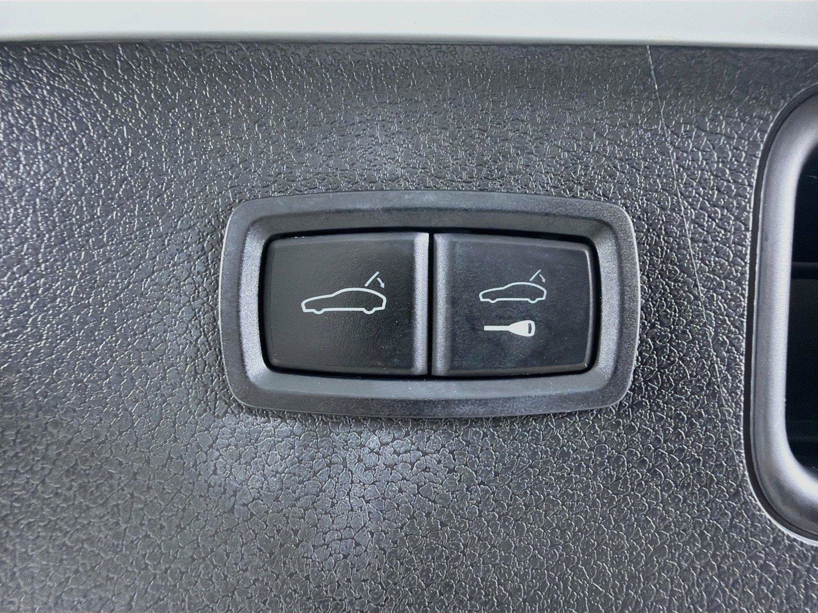 Used 2022 Porsche Macan AWD/4WD image 23