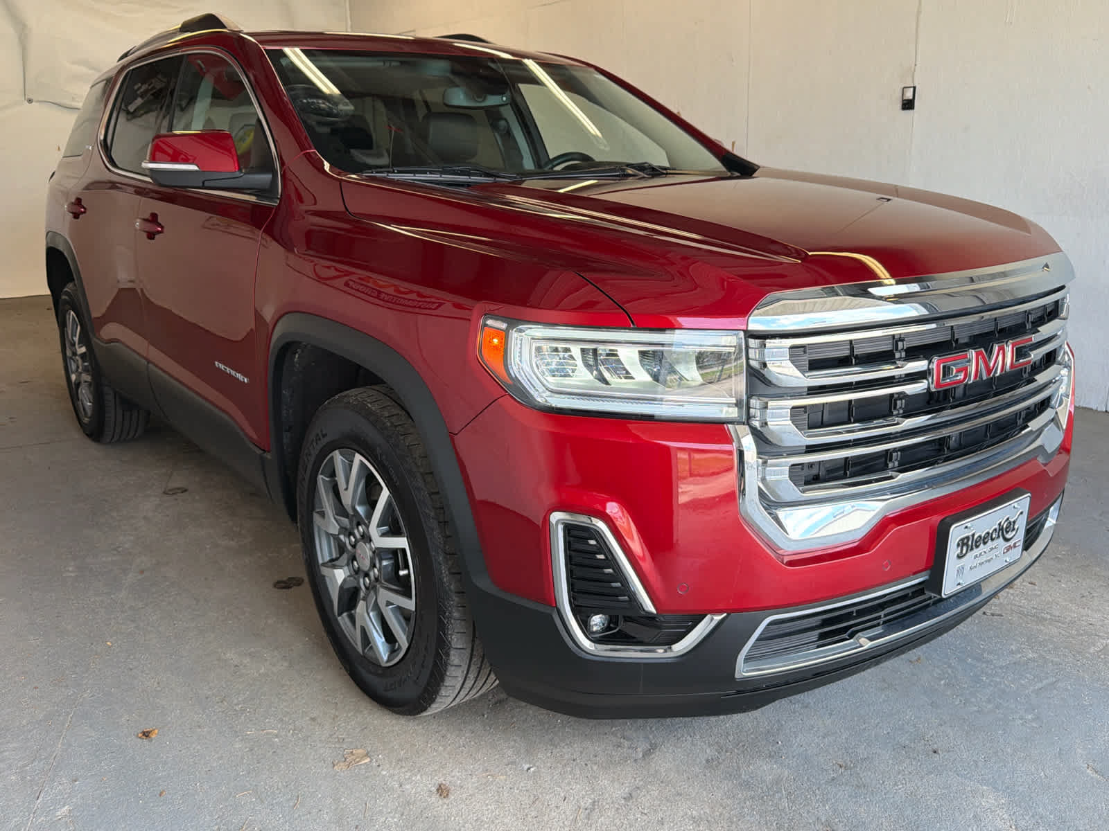 Used 2023 GMC Acadia SLT FWD image 4
