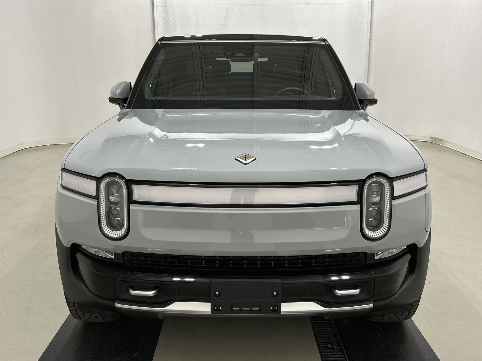 Used 2023 Rivian R1S Adventure image 8