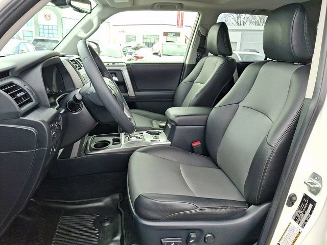 Used 2022 Toyota 4Runner SR5 Premium w/ Moonroof Package RWD image 17