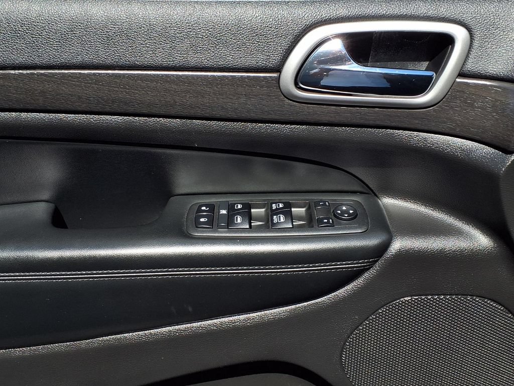 Used 2018 Jeep Grand Cherokee Altitude RWD image 19