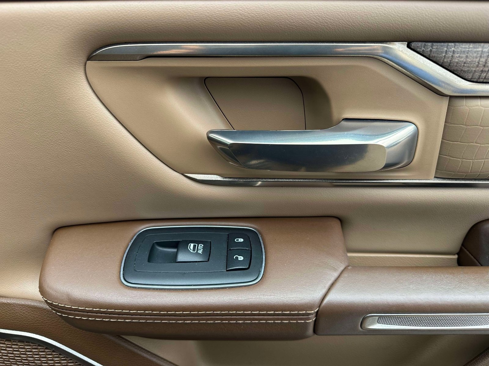 Used 2019 RAM 1500 Limited image 28