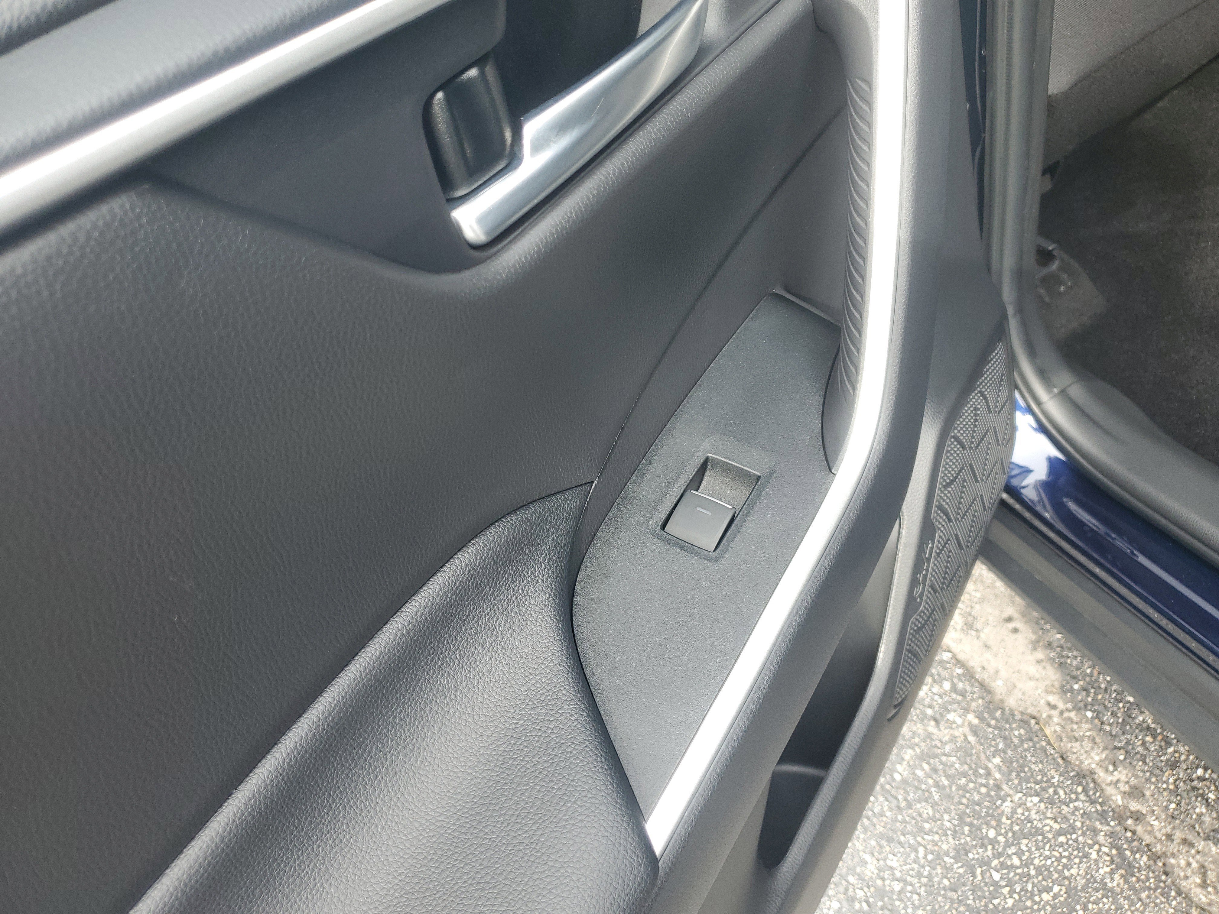 Certified 2025 Toyota RAV4 XLE w/ Convenience Package FWD image 16