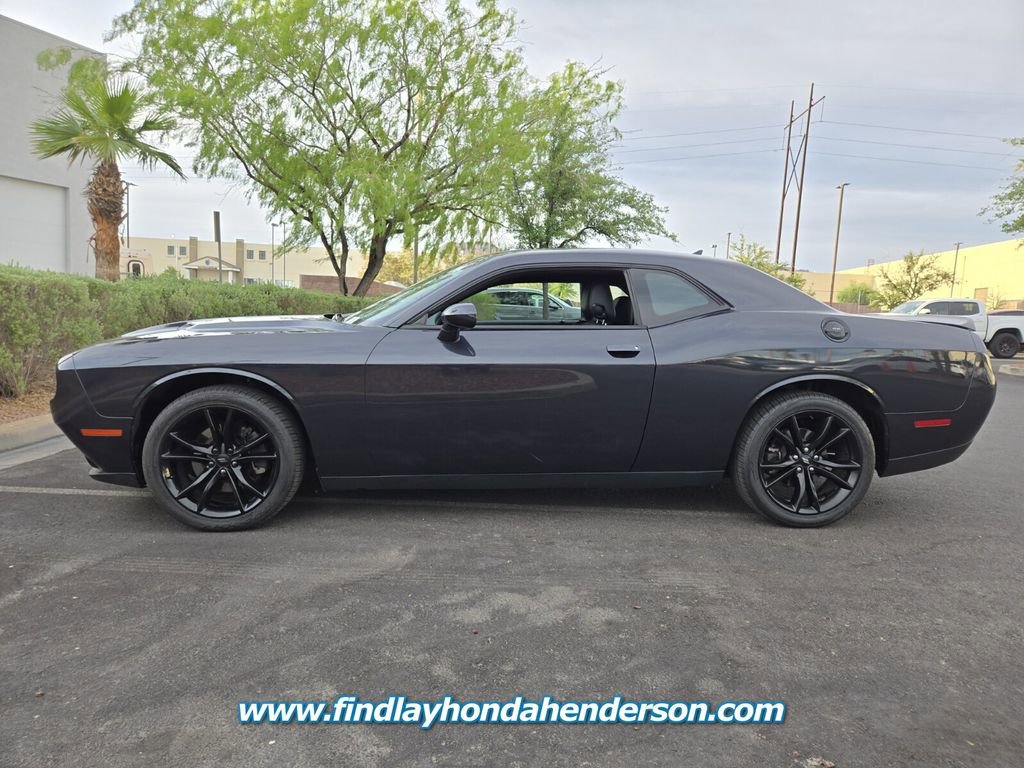 Used 2017 Dodge Challenger SXT Plus image 3