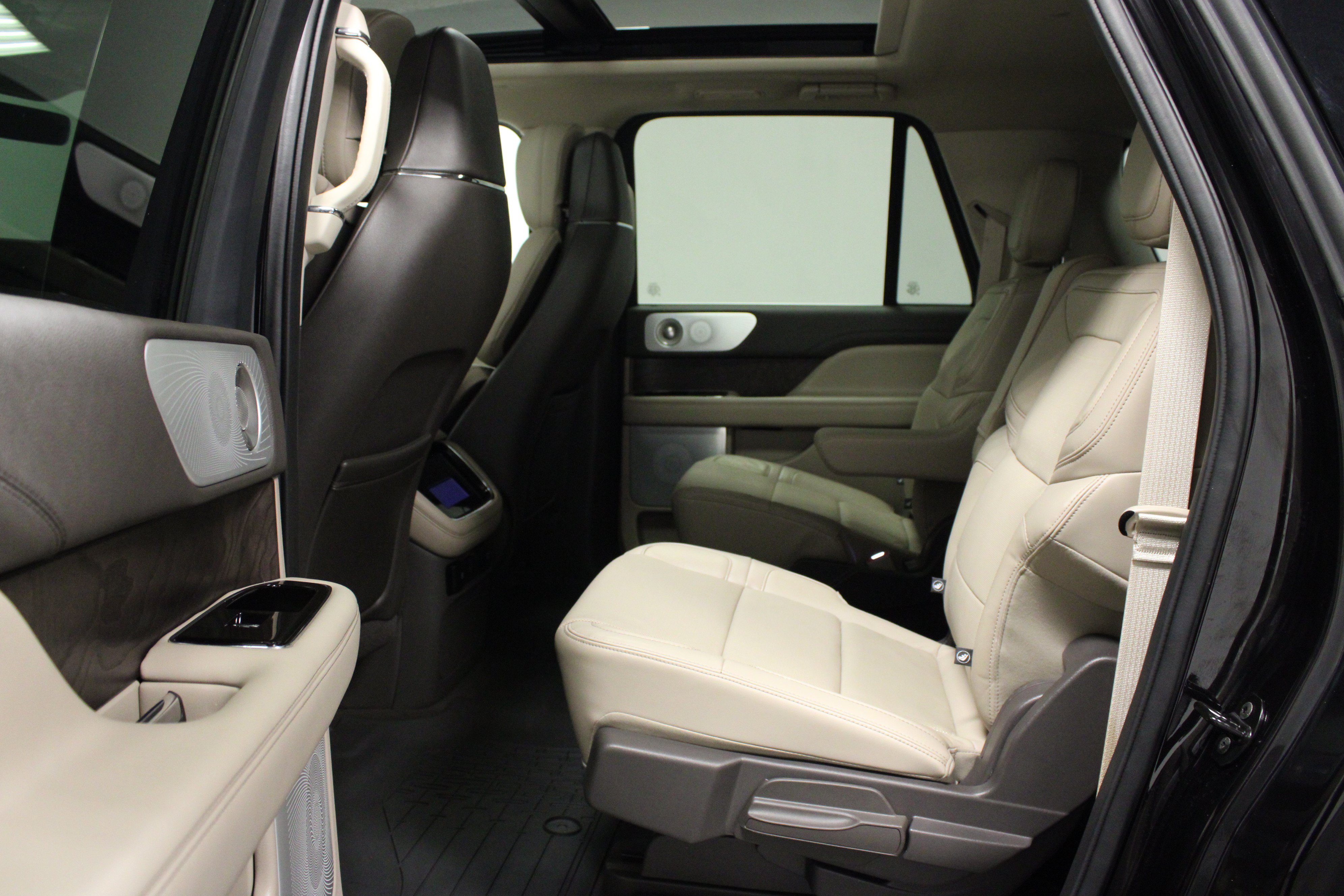 Used 2024 Lincoln Navigator L Reserve AWD/4WD image 13