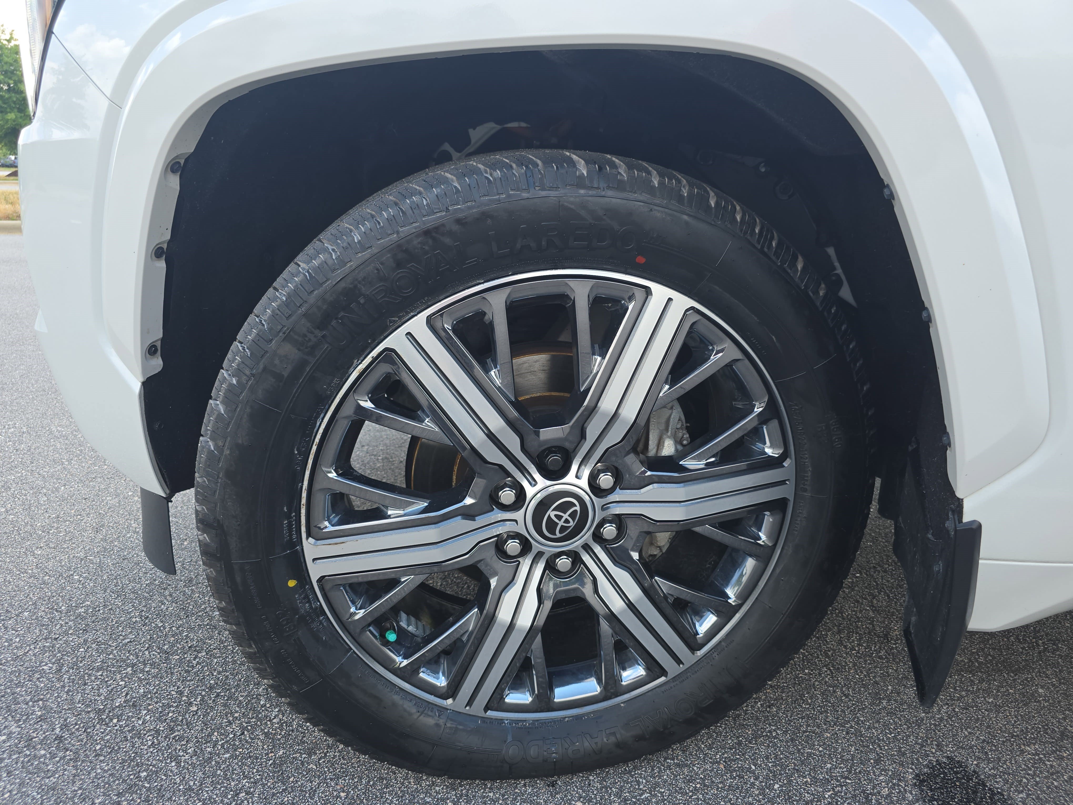 Used 2023 Toyota Sequoia Capstone AWD/4WD image 34