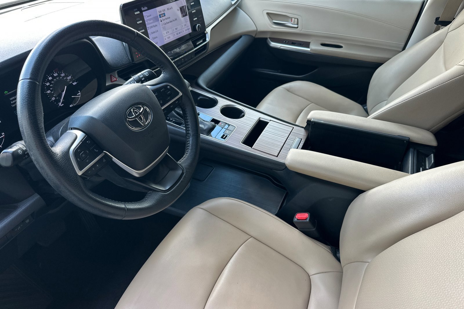 Certified 2022 Toyota Sienna XLE AWD/4WD image 9