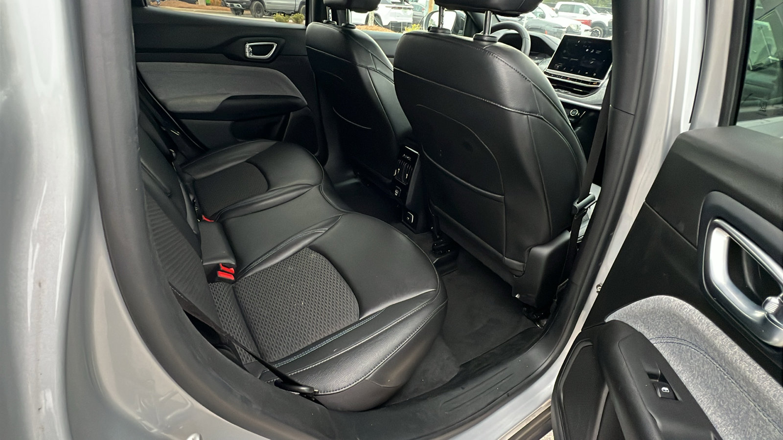 Used 2024 Jeep Compass Latitude image 21