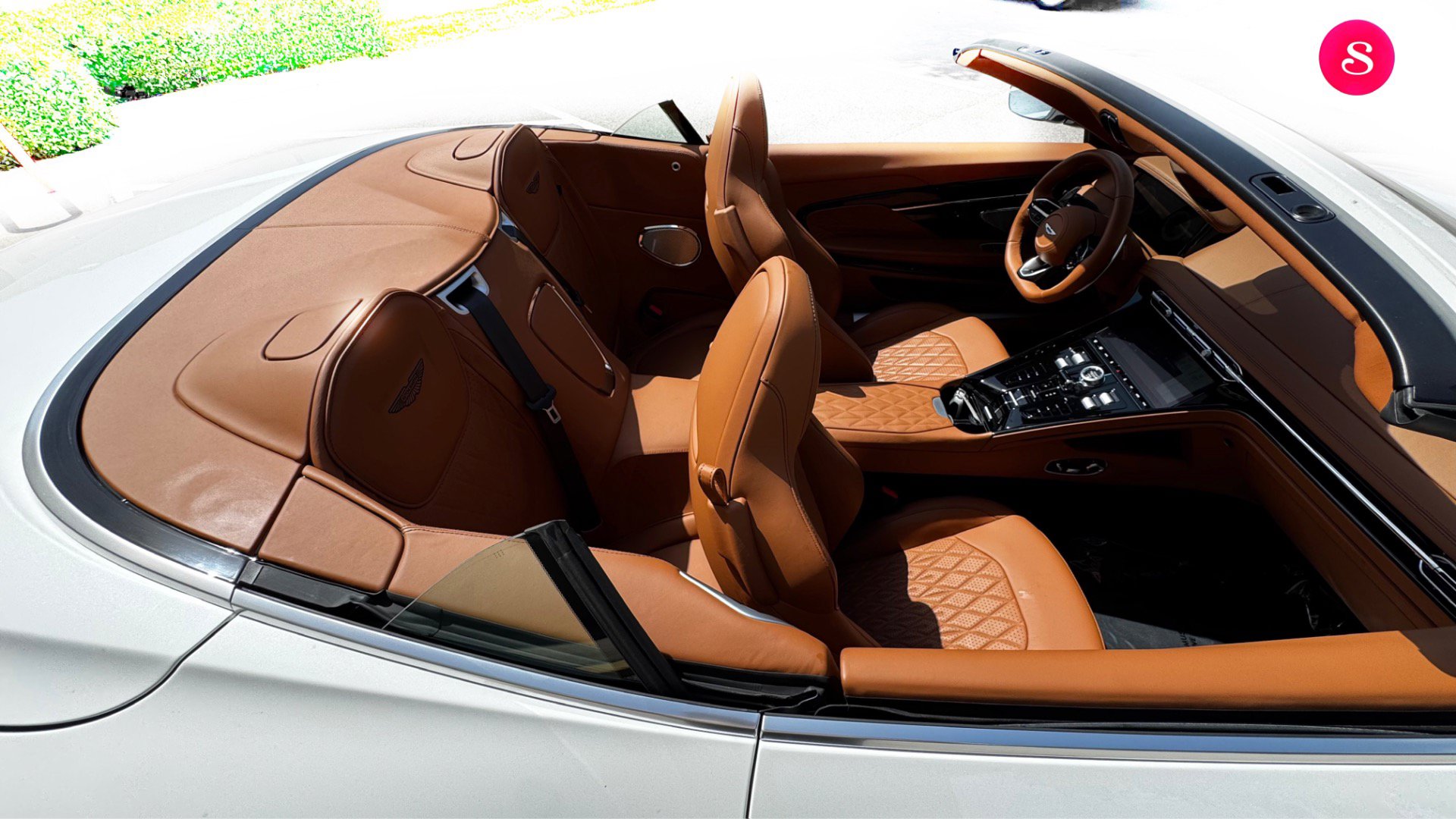 Used 2025 Aston Martin DB12 Convertible RWD image 15