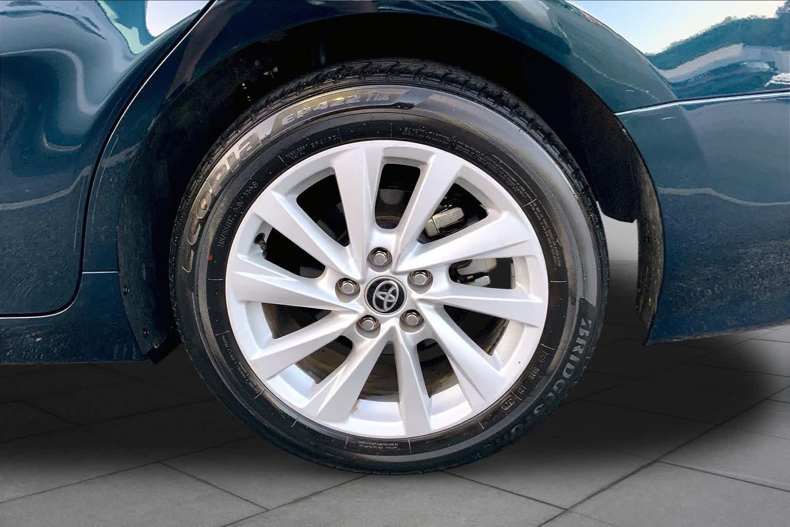 Used 2021 Toyota Camry LE FWD image 10
