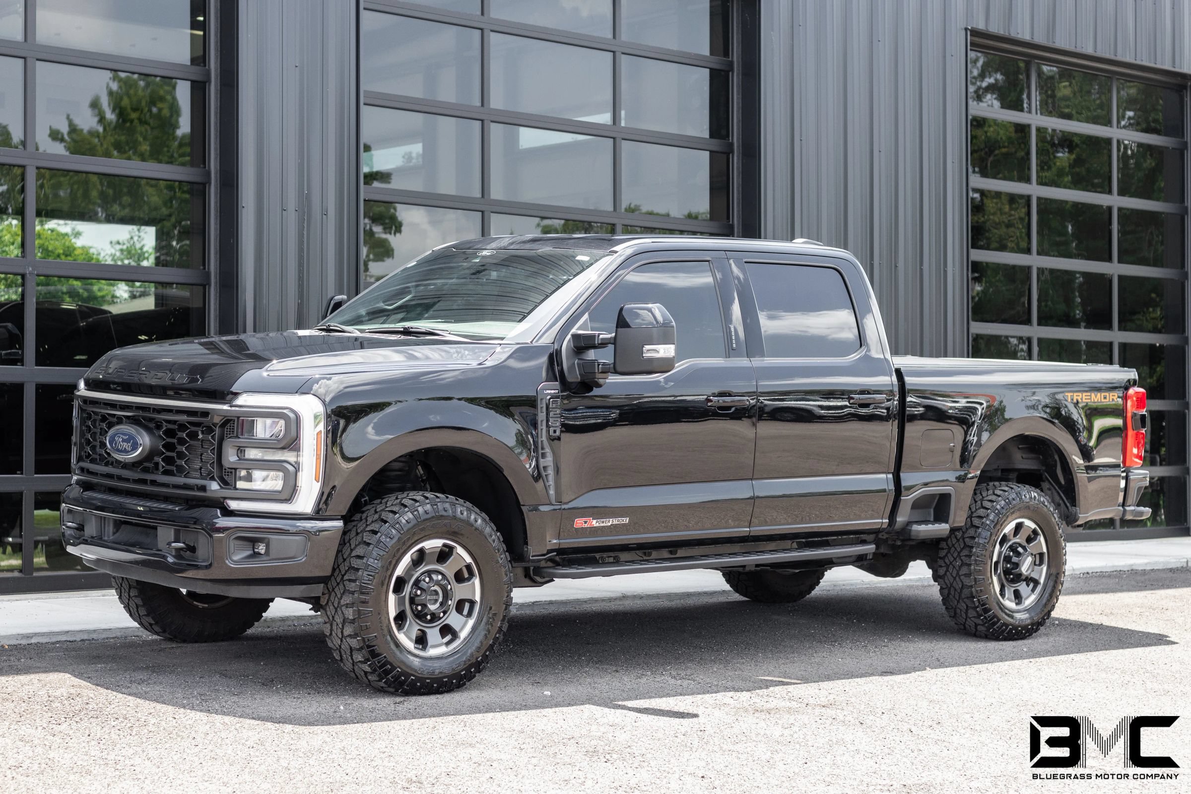 Used 2024 Ford F250 Lariat w/ Tremor Off-Road Package AWD/4WD image 2
