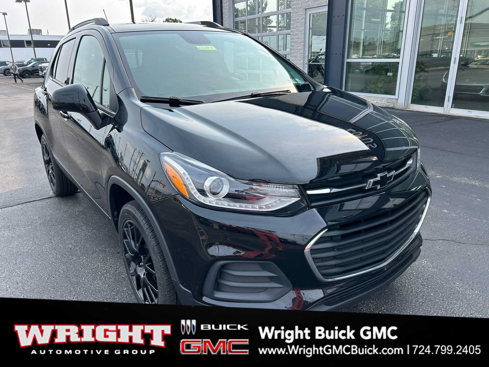 Used 2022 Chevrolet Trax LT w/ Premium Seat Package AWD/4WD image 1