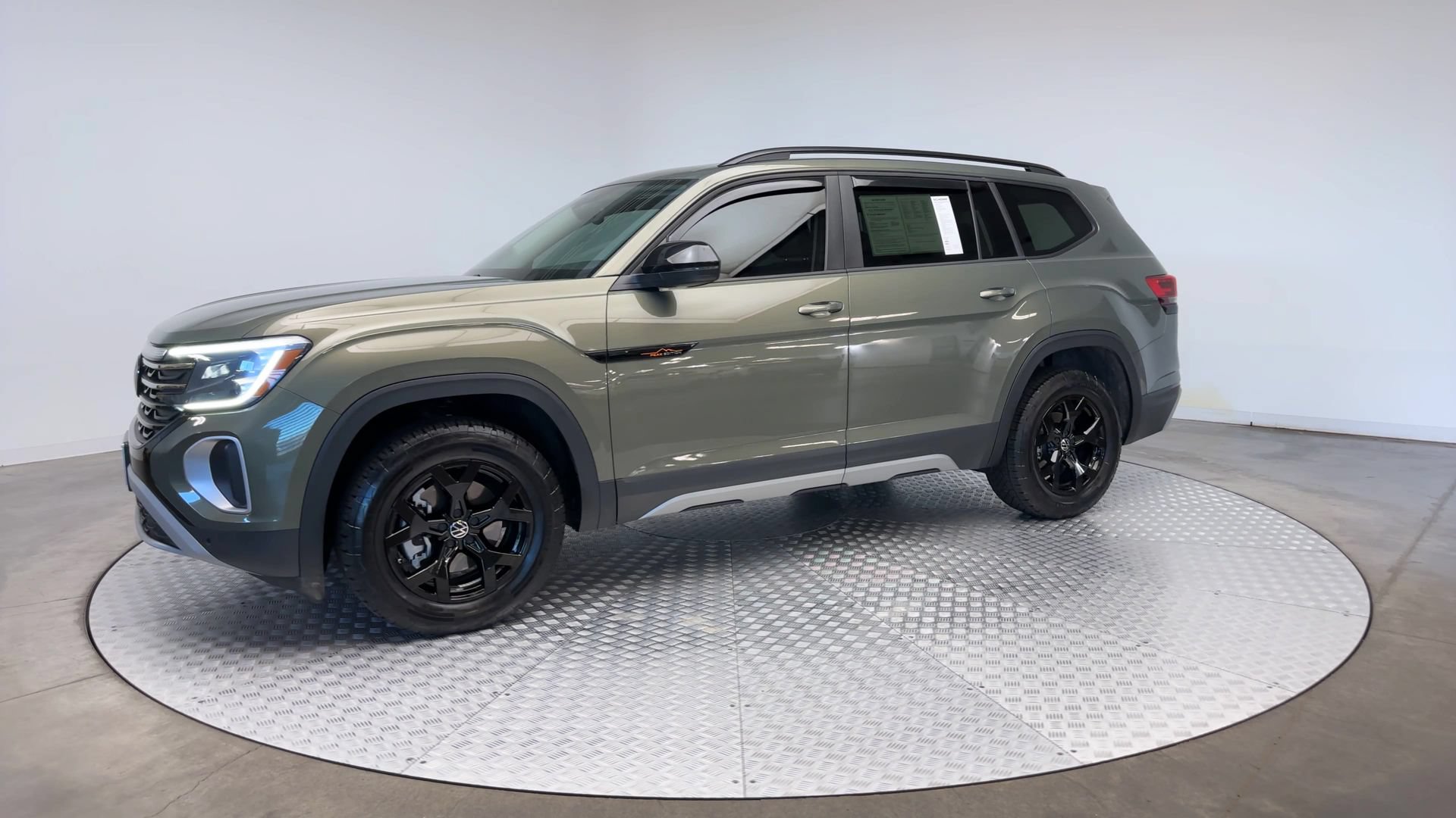 Used 2024 Volkswagen Atlas Peak Edition SE AWD/4WD image 4