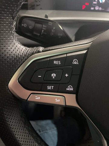 Certified 2026 Volkswagen Tiguan SE R-Line FWD image 18