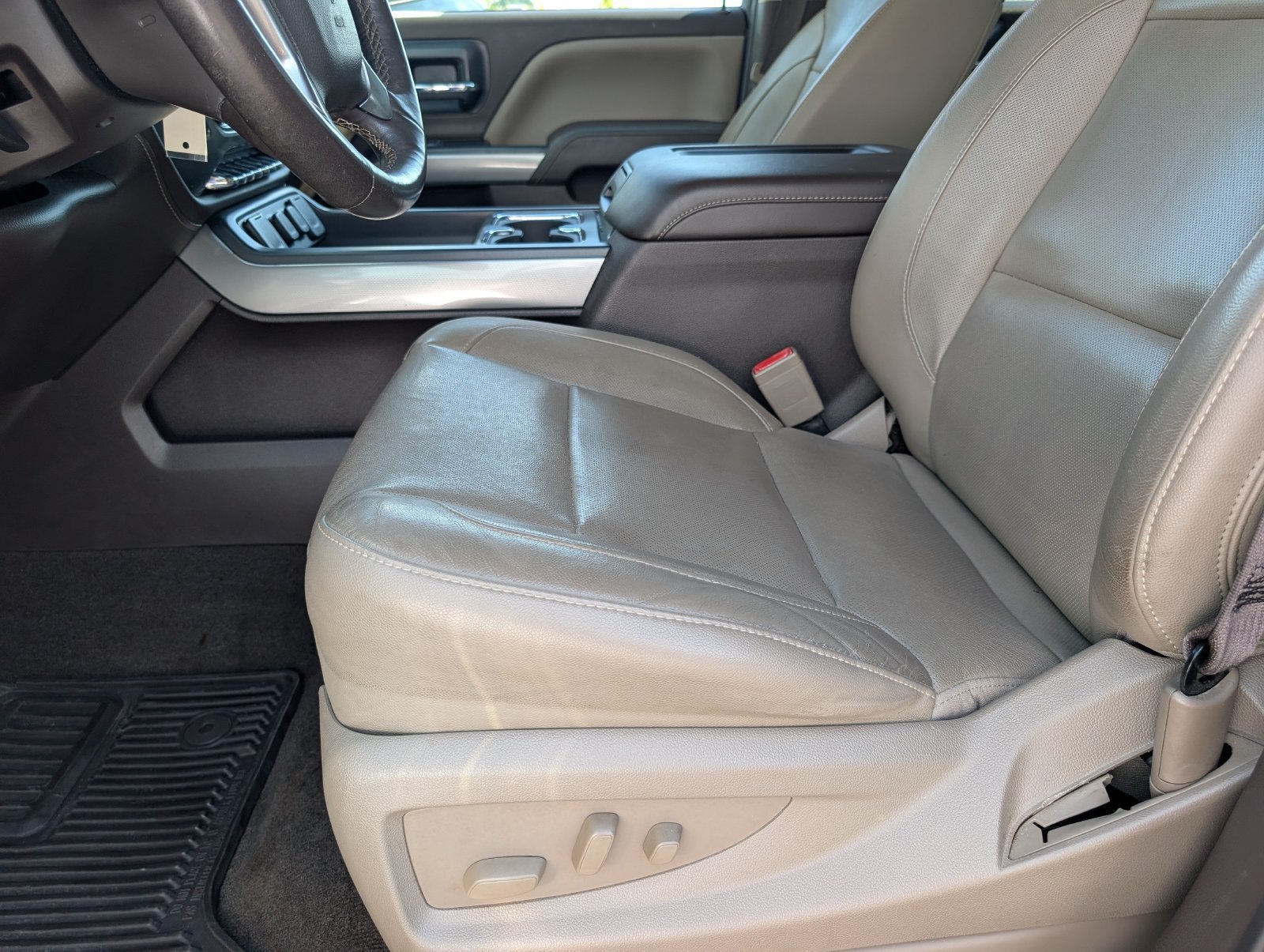 Used 2018 Chevrolet Silverado 1500 LTZ Z71 w/ LTZ Plus Package AWD/4WD image 6