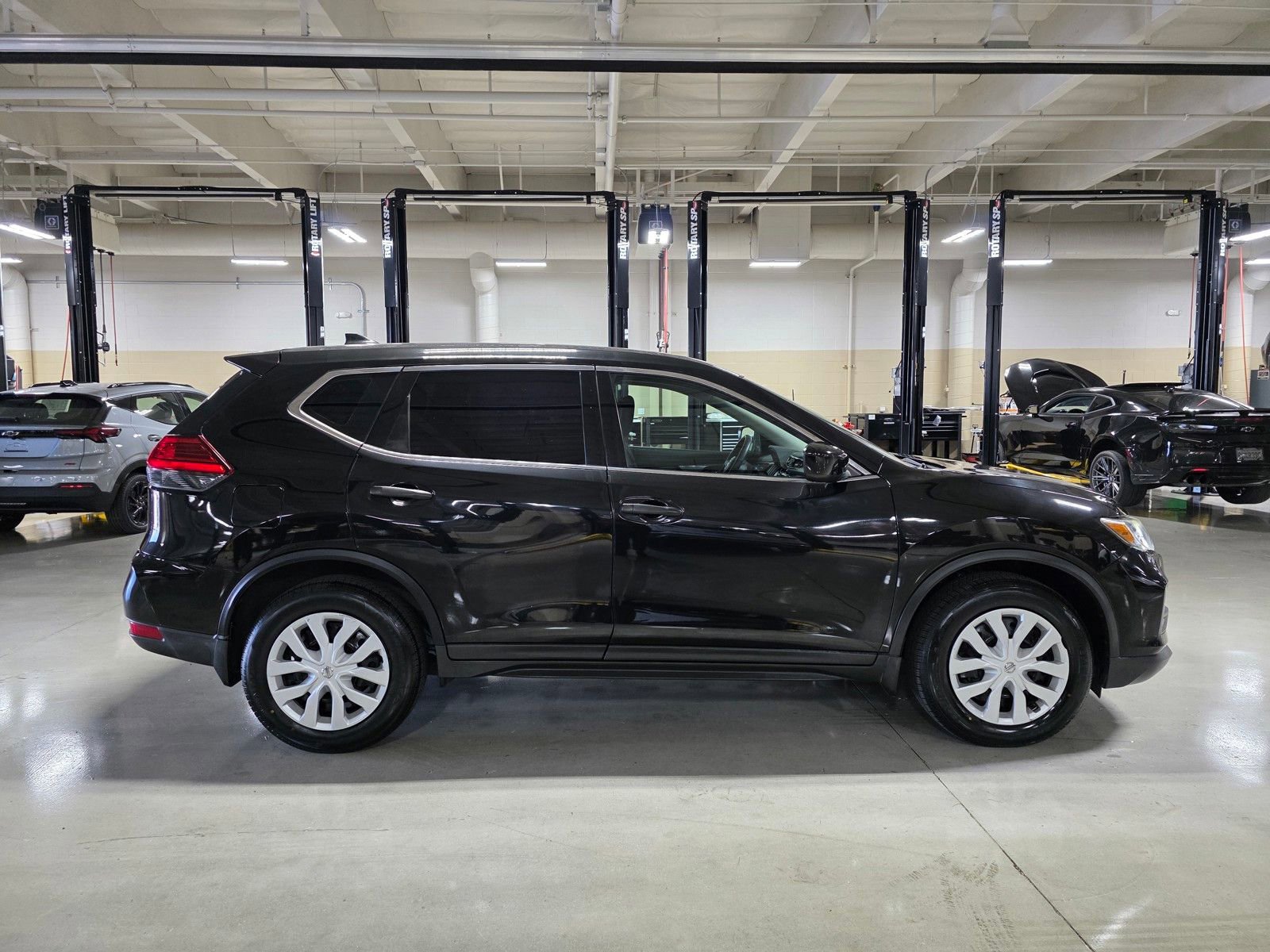 Used 2017 Nissan Rogue S FWD image 8