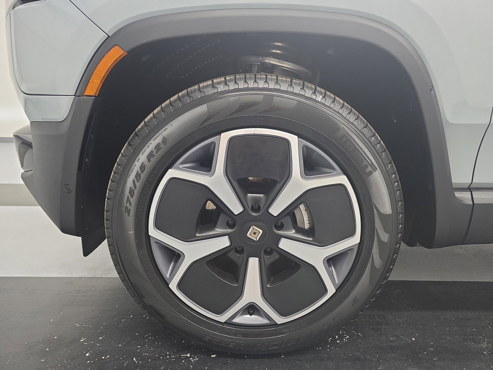 Used 2024 Rivian R1S Adventure image 9