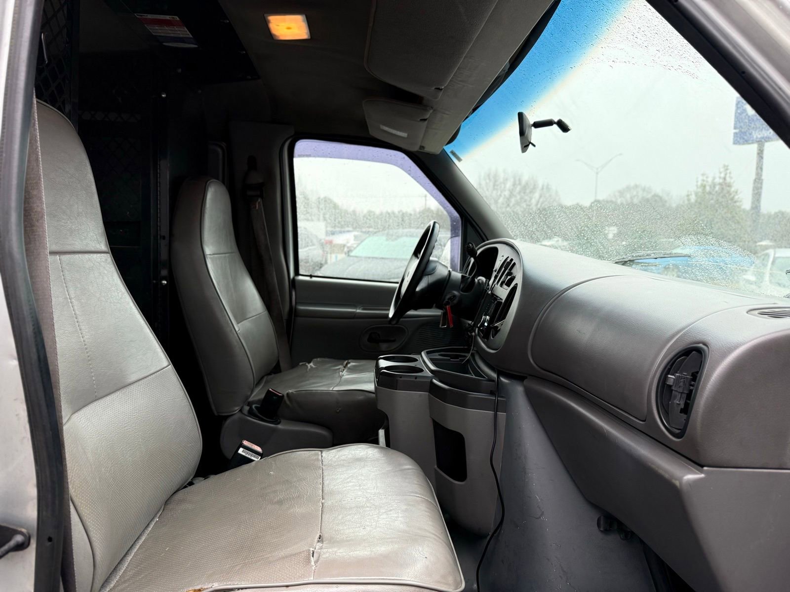 Used 1999 Ford E-250 and Econoline 250 RWD image 16