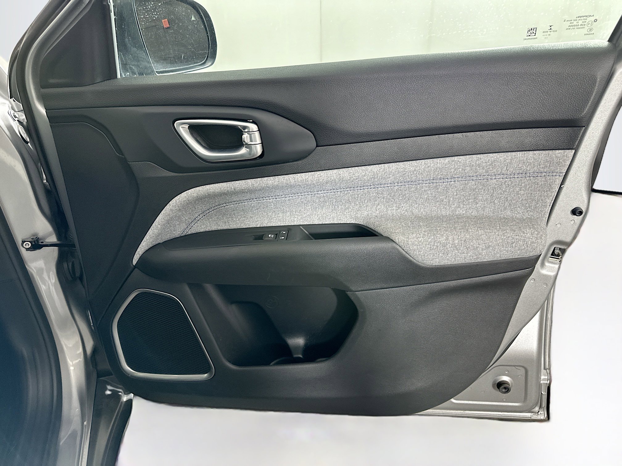 Used 2022 Jeep Compass Latitude FWD image 30