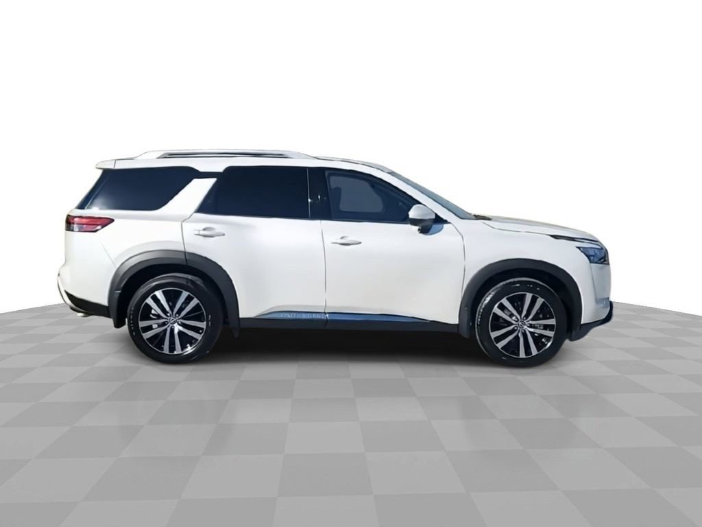 Used 2025 Nissan Pathfinder Platinum image 9