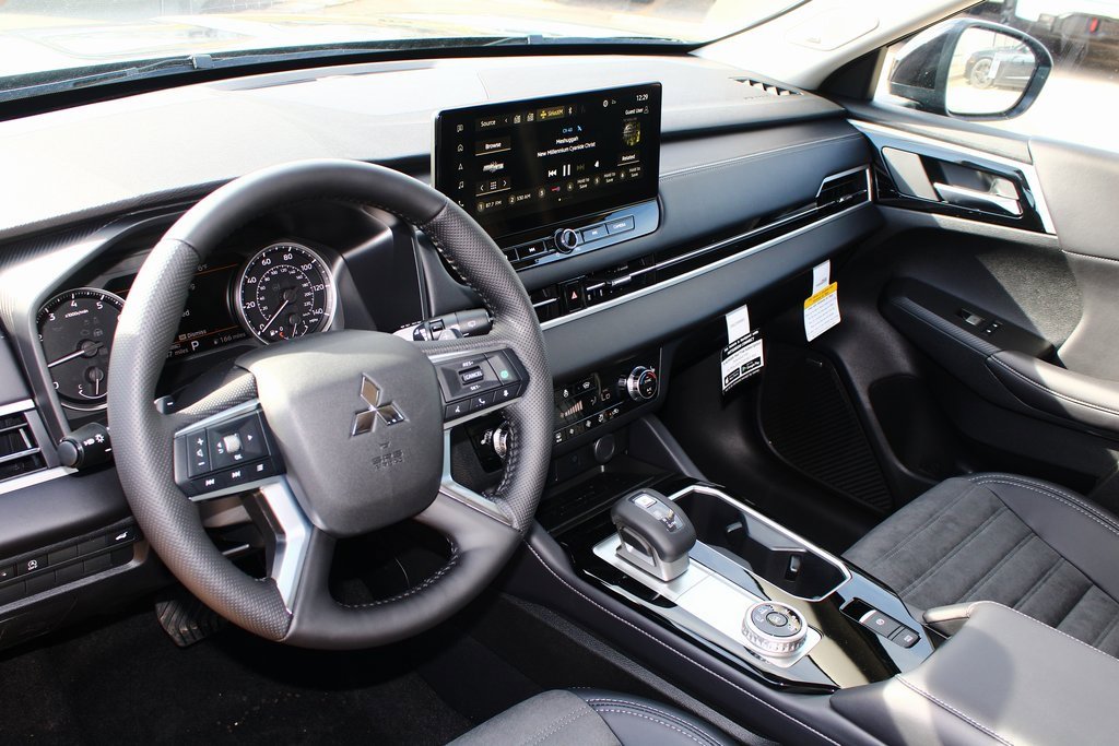 New 2026 Mitsubishi Outlander SE image 2