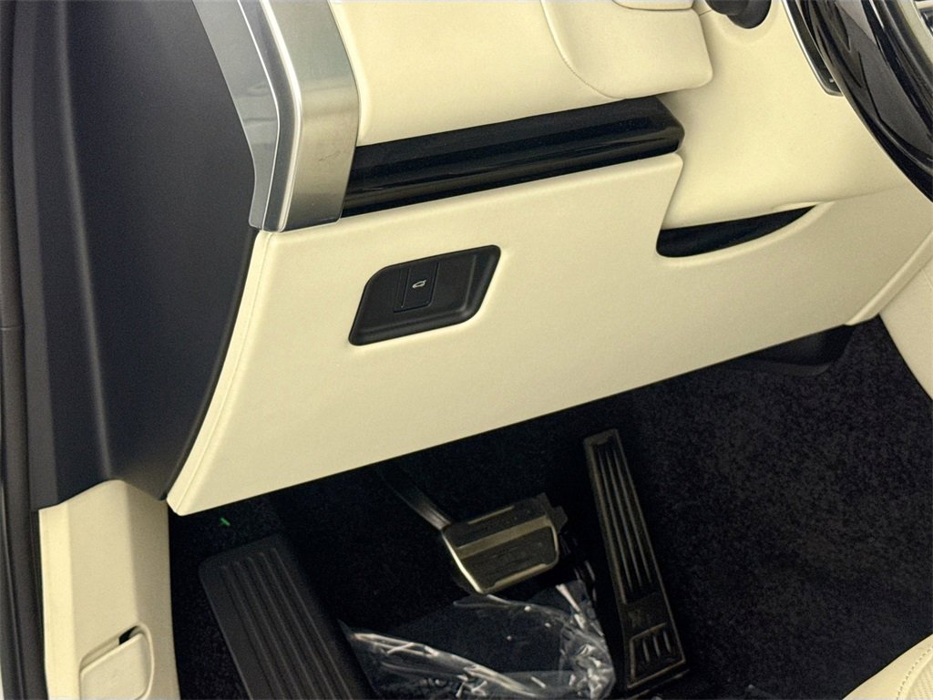 Certified 2023 Land Rover Range Rover SE image 10