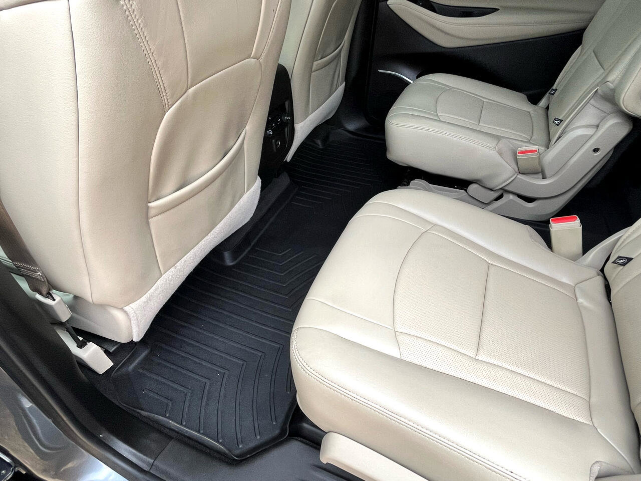 Used 2020 Buick Enclave Essence image 40