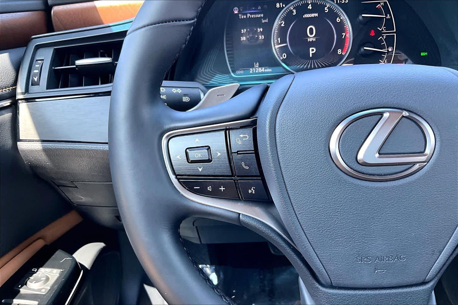 Used 2025 Lexus ES 350 w/ Premium Package FWD image 24