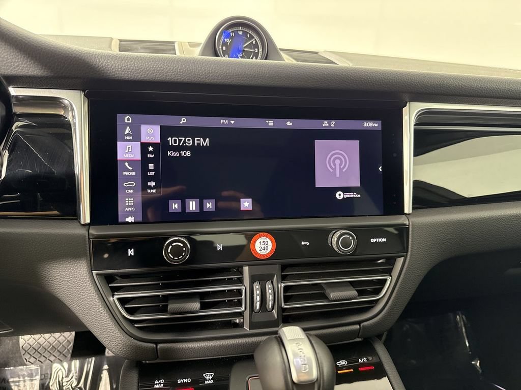 Certified 2025 Porsche Macan S AWD/4WD image 27