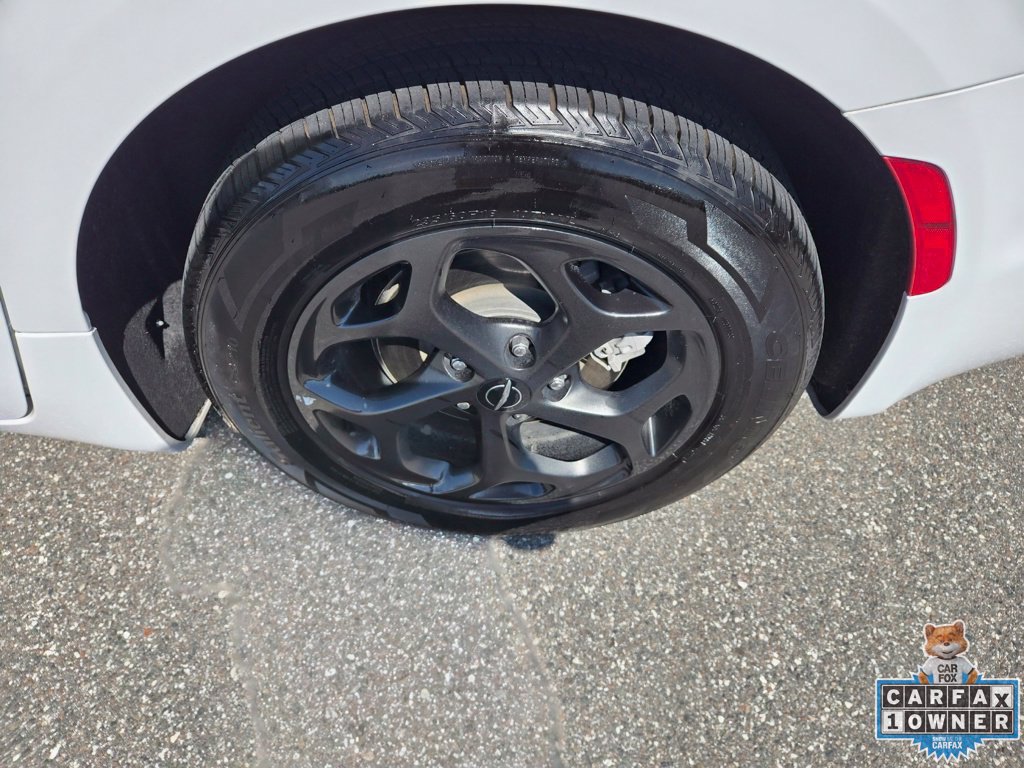 Used 2024 Chrysler Pacifica Limited FWD image 12